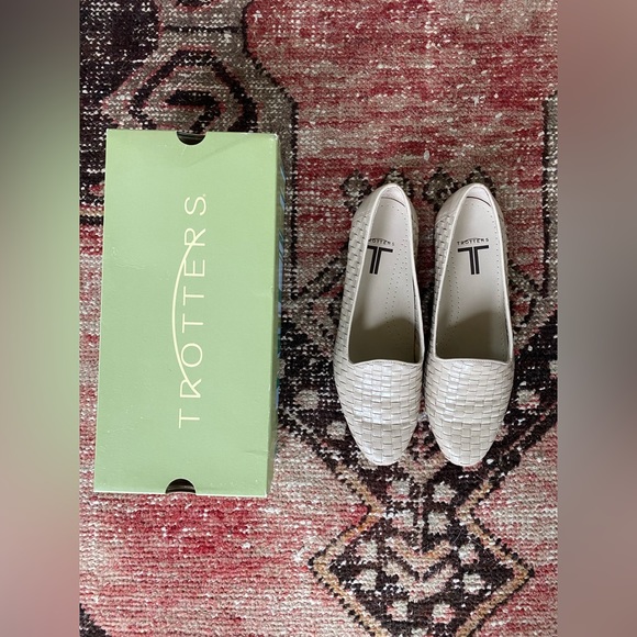 Trotters - EUC Liz loafer, woven ivory leather flat - Picture 2 of 3